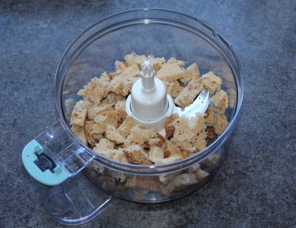 images/maximum/330_bread_in_food_processor.jpg